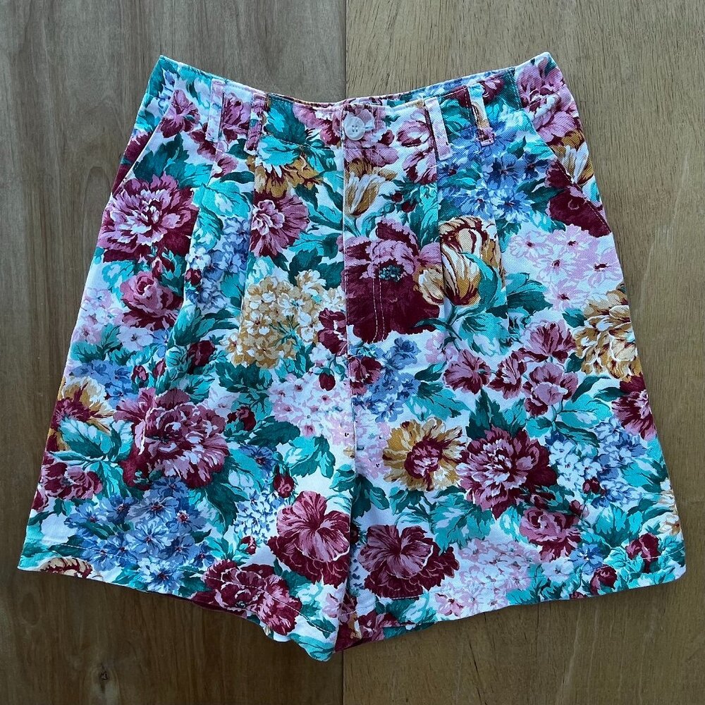 VINTAGE 90’S GOTCHA COVERED FLORAL HIGH RISE PLEATED DENIM SHORTS WOMEN’S sz 12